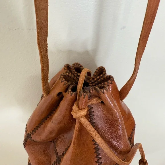 VINTAGE BROWN PATCHWORK LEATHER DRAWSTRING CROSSBODY BAG - Picture 4 of 11